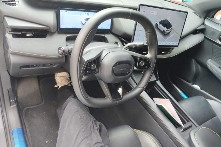 Used Lynk & Co 06 2025 Renew 1.5T Halo Center Console