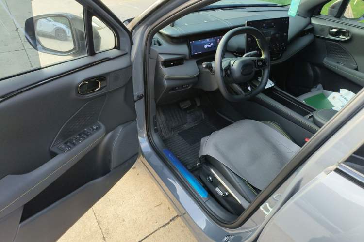 Used Lynk & Co 06 2025 Renew 1.5T Halo Driver Seat