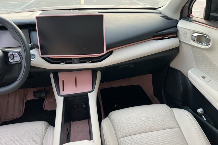 Used Lynk & Co 06 2025 Renew 1.5T Halo Interior 9