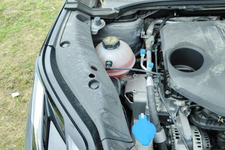 Used Lynk & Co 06 2025 Renew 1.5T Halo Engine Bay Right