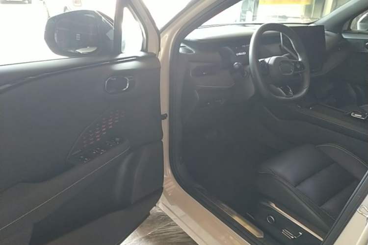 Used Lynk & Co 06 2025 Renew 1.5T Halo Driver Seat