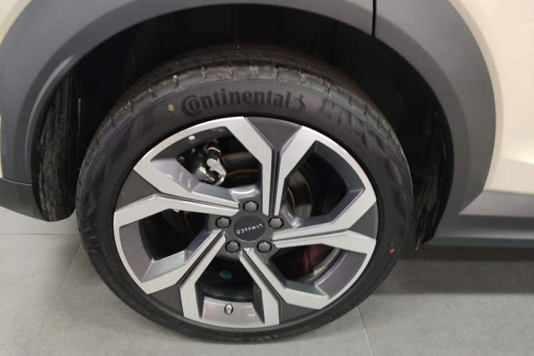 Used Lynk & Co 06 2025 Renew 1.5T Halo Exterior 3