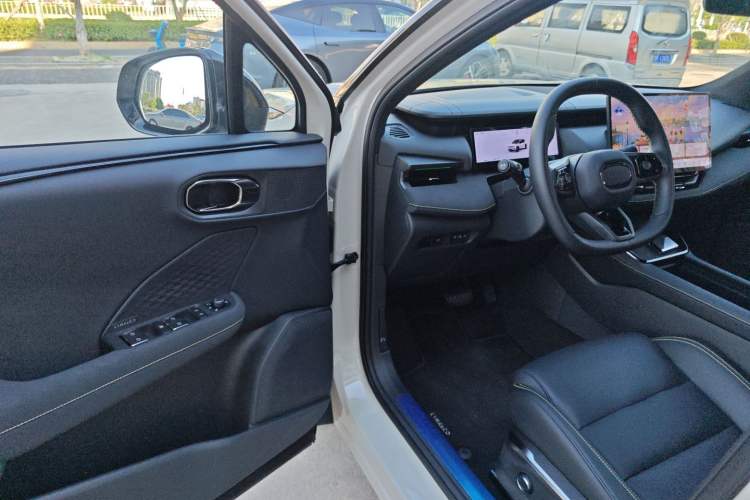 Used Lynk & Co 06 2025 Renew 1.5T Halo Interior 1