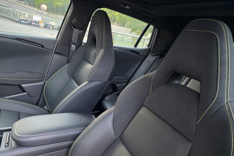 Used Lynk & Co 06 2025 Renew 1.5T Halo Interior 11