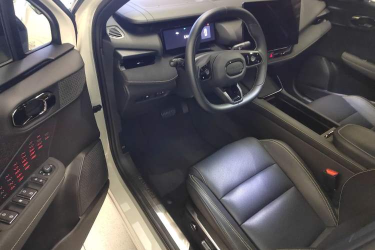 Used Lynk & Co 06 2025 Renew 1.5T Halo Interior 3