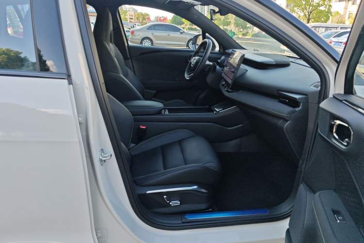 Used Lynk & Co 06 2025 Renew 1.5T Halo Interior 4