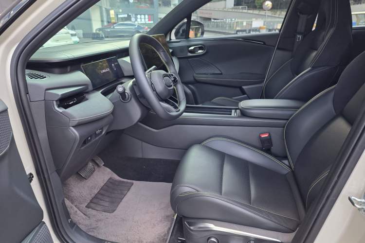 Used Lynk & Co 06 2025 Renew 1.5T Halo Interior 9