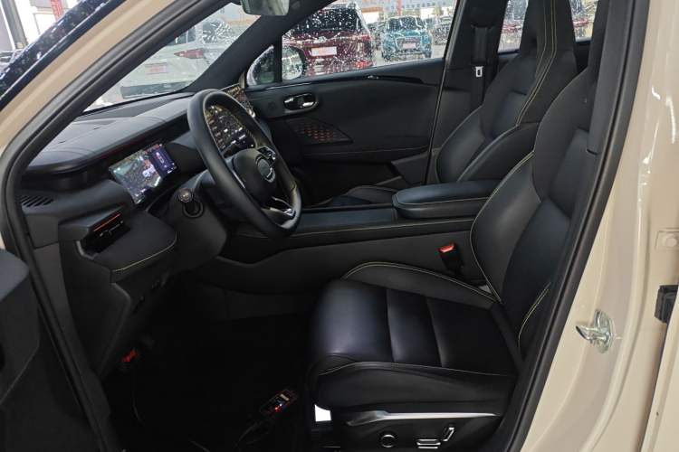 Used Lynk & Co 06 2025 Renew 1.5T Halo Left Front Seat