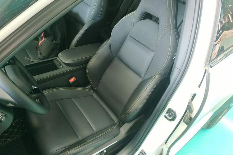Used Lynk & Co 06 2025 Renew 1.5T Halo Left Front Seat