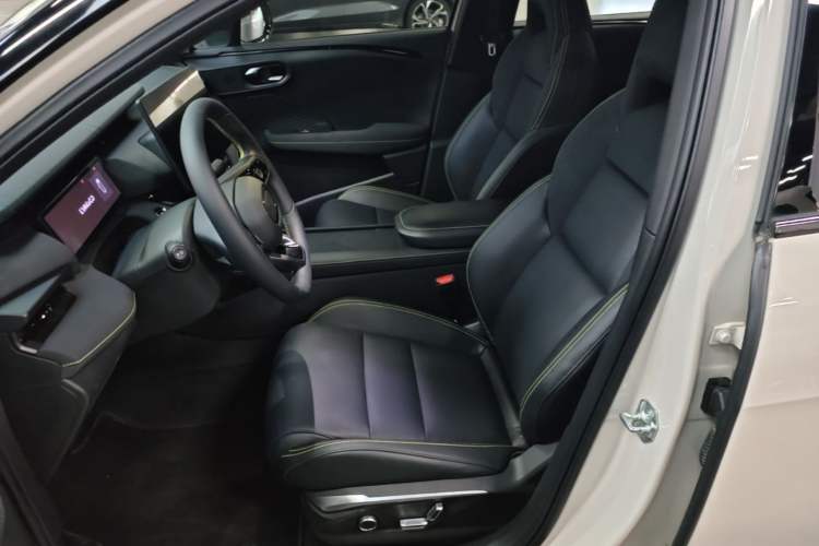Used Lynk & Co 06 2025 Renew 1.5T Halo Left Front Seat