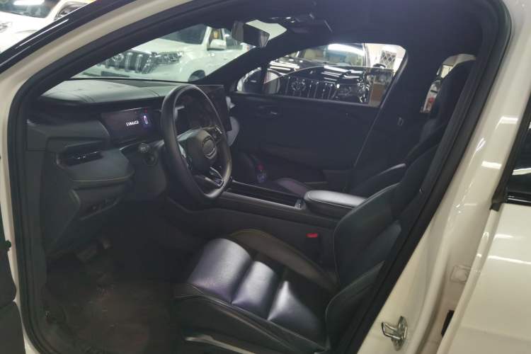 Used Lynk & Co 06 2025 Renew 1.5T Halo Left Front Seat