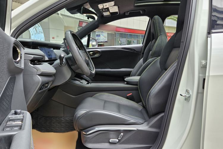 Used Lynk & Co 06 2025 Renew 1.5T Pro Right Front Seat