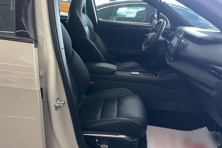 Used Lynk & Co 06 2025 Renew 1.5T Halo Right Front Seat