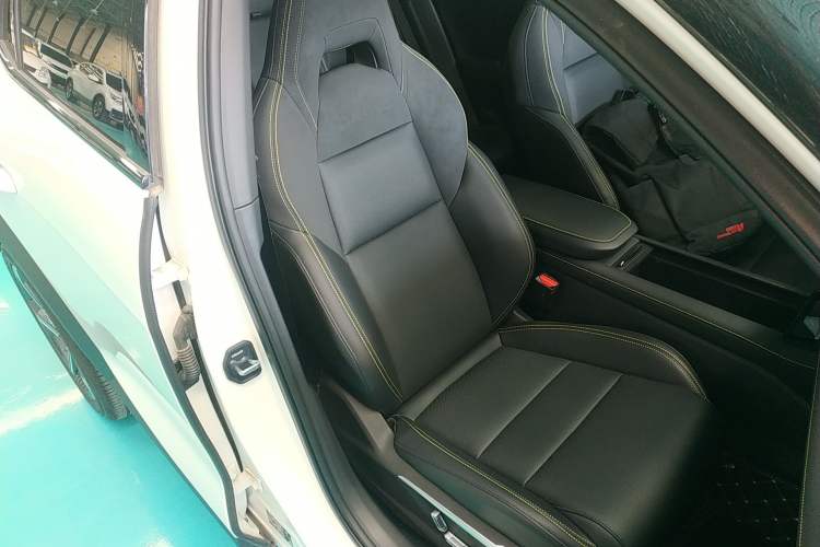 Used Lynk & Co 06 2025 Renew 1.5T Halo Right Front Seat