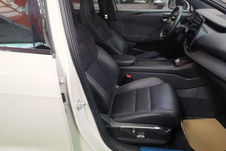 Used Lynk & Co 06 2025 Renew 1.5T Halo Right Front Seat
