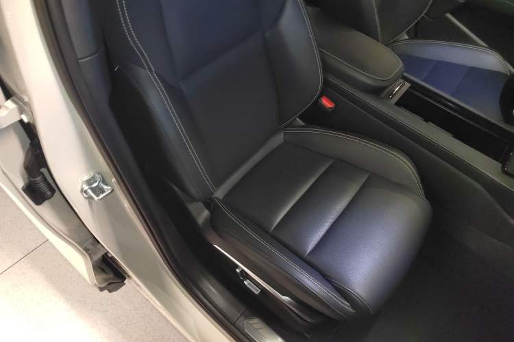 Used Lynk & Co 06 2025 Renew 1.5T Halo Right Front Seat