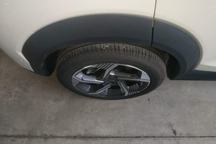 Used Lynk & Co 06 2025 Renew 1.5T Halo Exterior 5