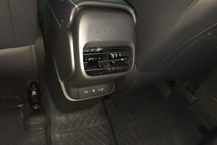 Used Lynk & Co 06 2025 Renew 1.5T Halo Interior 4