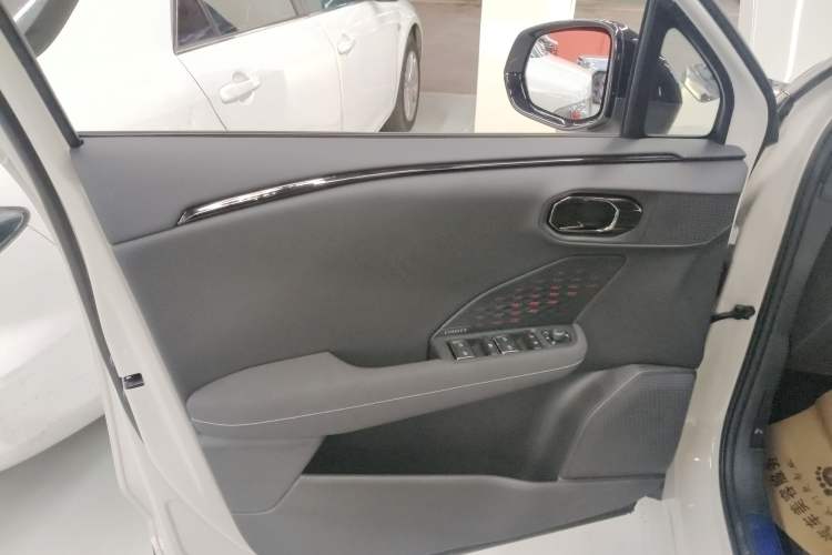 Used Lynk & Co 06 2025 Renew 1.5T Halo Left Front Door Interior