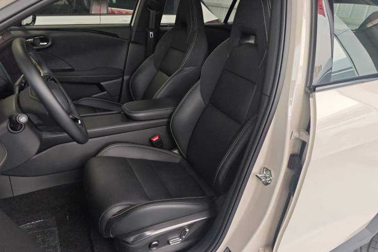 Used Lynk & Co 06 2025 Renew 1.5T Halo Left Front Seat