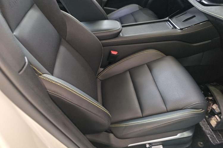 Used Lynk & Co 06 2025 Renew 1.5T Halo Right Front Seat