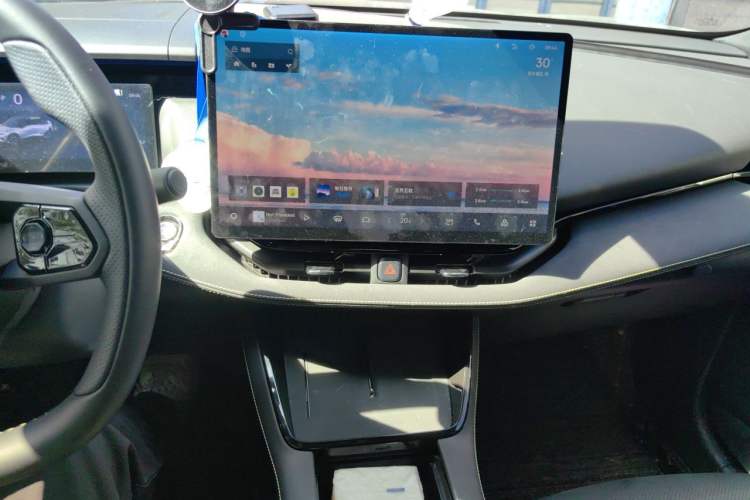 Used Lynk & Co 06 2026 Model Relive 1.5T Ultra Audio And AC Panel