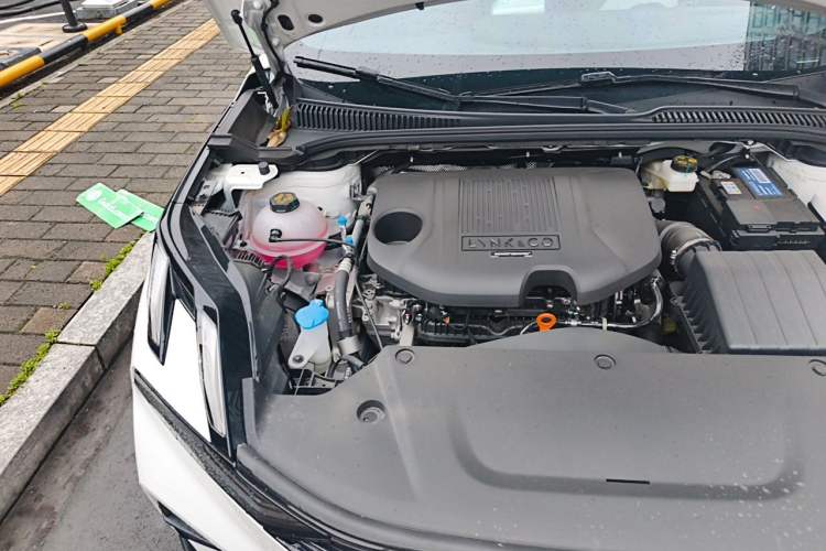 Used Lynk & Co 06 2026 Model Relive 1.5T Max Engine Bay Right