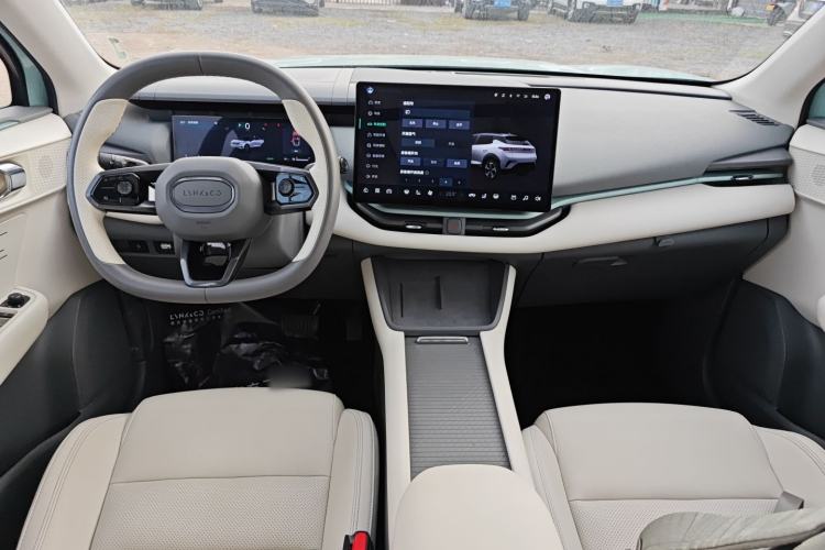 Used Lynk & Co 06 EM-P 2023 EM-P 126 Long-Range Halo Interior 2