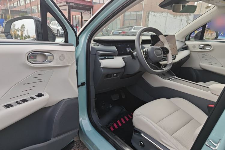 Used Lynk & Co 06 EM-P 2023 EM-P 126 Long-Range Halo Interior 3