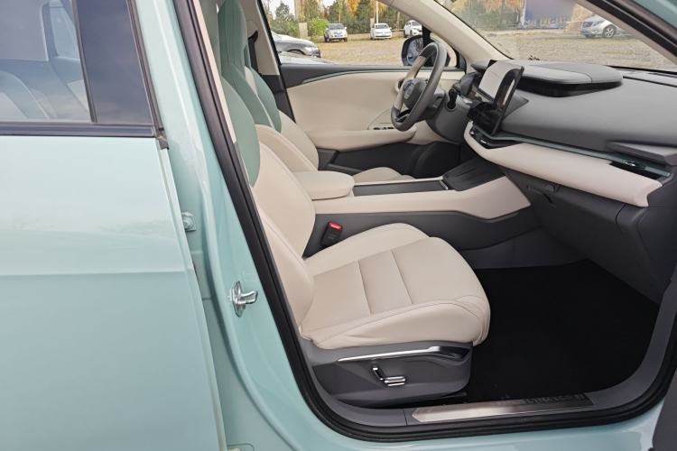 Used Lynk & Co 06 EM-P 2023 EM-P 126 Long-Range Halo Right Front Seat