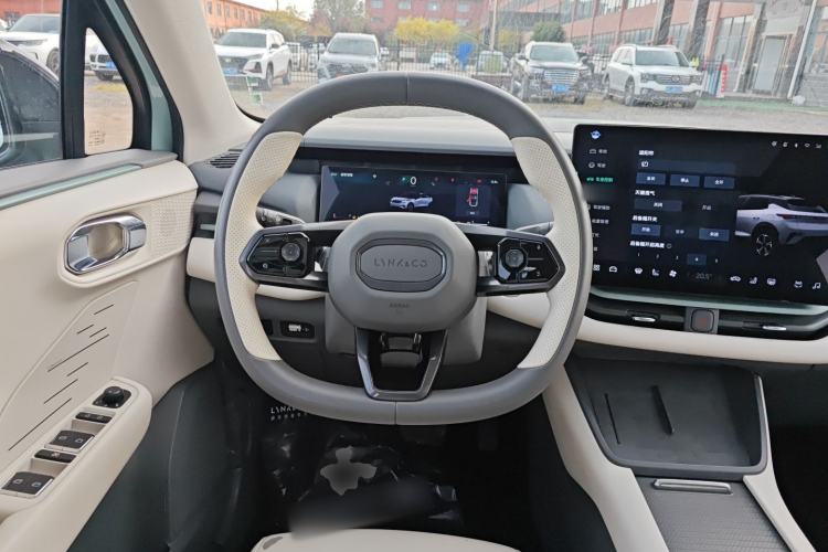 Used Lynk & Co 06 EM-P 2023 EM-P 126 Long-Range Halo Steering Wheel