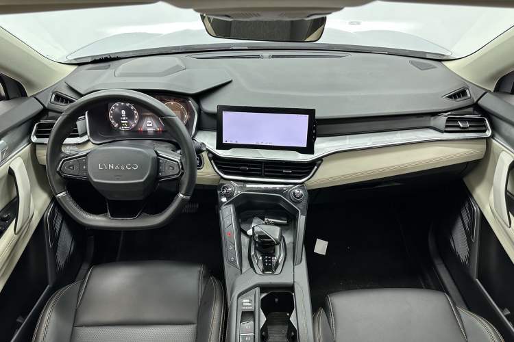 Used Lynk & Co 06 EM-P 2022 PHEV 84 km Range Pro Version Interior 2