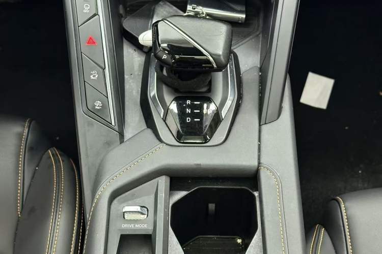 Used Lynk & Co 06 EM-P 2022 PHEV 84 km Range Pro Version Interior 4