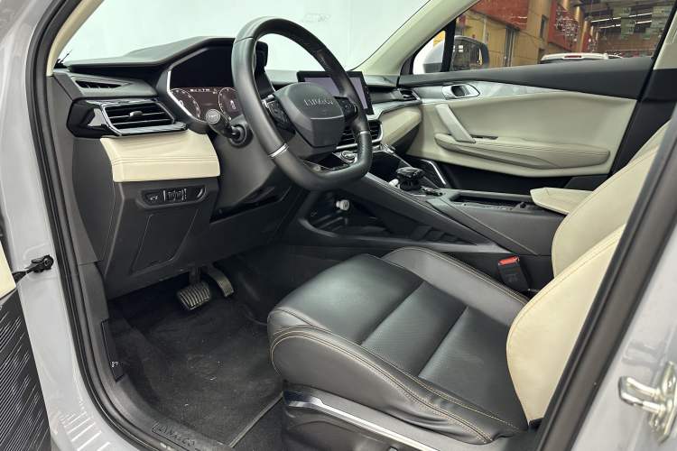 Used Lynk & Co 06 EM-P 2022 PHEV 84 km Range Pro Version Interior 5