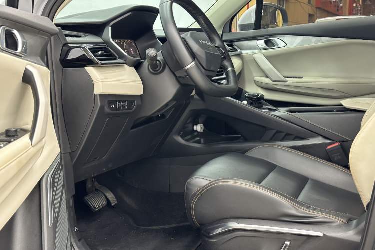 Used Lynk & Co 06 EM-P 2022 PHEV 84 km Range Pro Version Interior 6