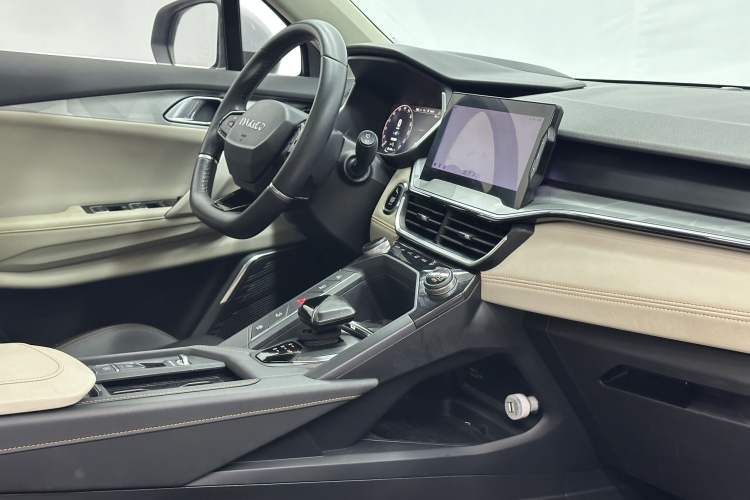 Used Lynk & Co 06 EM-P 2022 PHEV 84 km Range Pro Version Interior 8