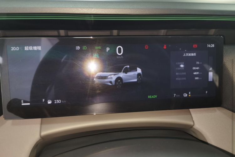 Used Lynk & Co 06 EM-P 2025 EM-P 126 Long-Range Halo Odometer Close Up