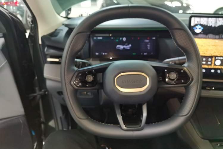Used Lynk & Co 06 EM-P 2025 EM-P 126 Long-Range Halo Steering Wheel