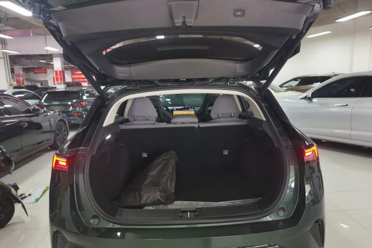 Used Lynk & Co 06 EM-P 2025 EM-P 126 Long-Range Halo Trunk
