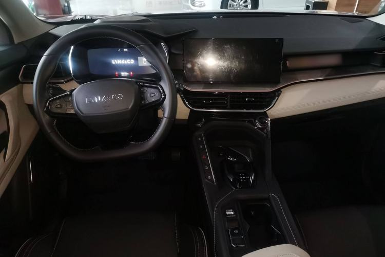 Used Lynk & Co 06 EM-P 2023 1.5T Remix PHEV Shero Interior 2