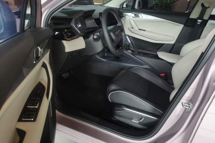 Used Lynk & Co 06 EM-P 2023 1.5T Remix PHEV Shero Interior 3