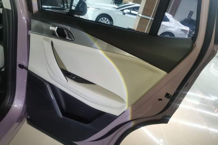 Used Lynk & Co 06 EM-P 2023 1.5T Remix PHEV Shero Interior 6