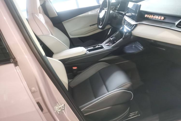 Used Lynk & Co 06 EM-P 2023 1.5T Remix PHEV Shero Right Front Seat
