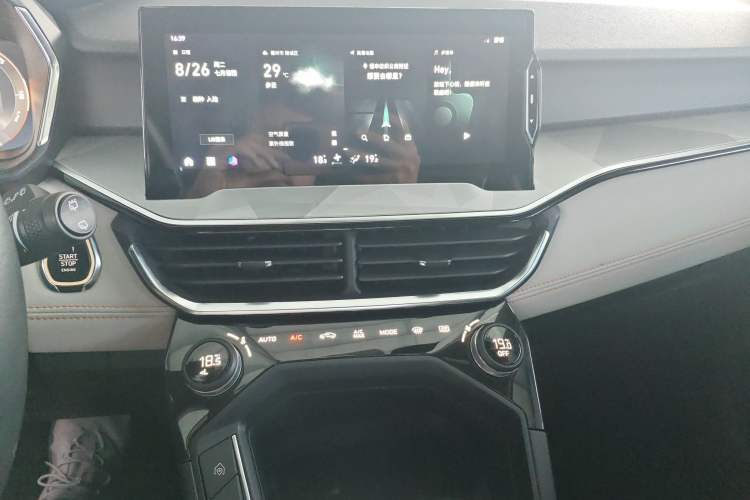 Used Lynk & Co 06 EM-P 2022 PHEV 84 km Range Pro Version Audio And AC Panel