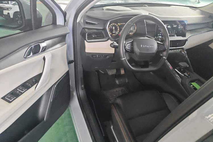 Used Lynk & Co 06 EM-P 2022 PHEV 84 km Range Pro Version Driver Seat