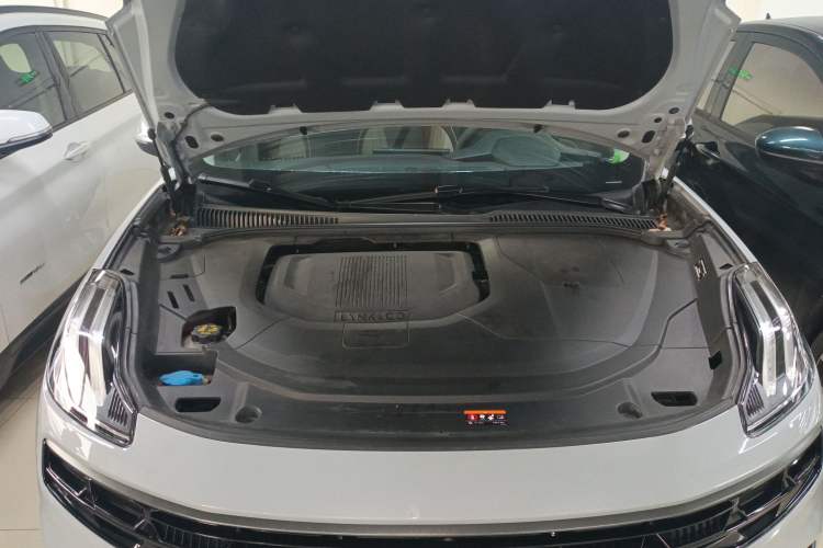 Used Lynk & Co 06 EM-P 2022 PHEV 84 km Range Pro Version Engine Bay