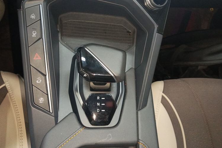 Used Lynk & Co 06 EM-P 2022 PHEV 84 km Range Pro Version Gear Lever