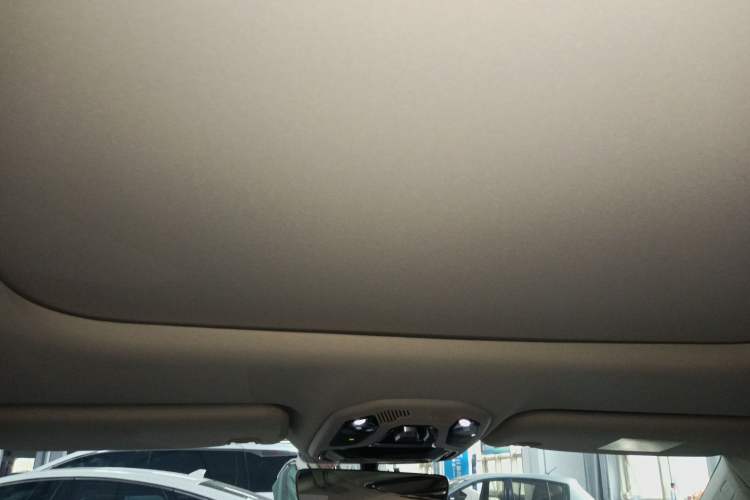 Used Lynk & Co 06 EM-P 2022 PHEV 84 km Range Pro Version Headliner
