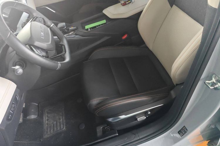 Used Lynk & Co 06 EM-P 2022 PHEV 84 km Range Pro Version Left Front Seat