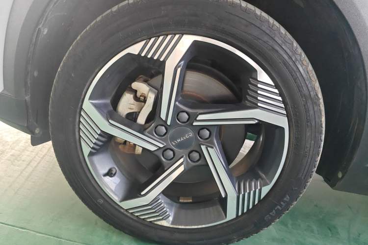 Used Lynk & Co 06 EM-P 2022 PHEV 84 km Range Pro Version Left Front Wheel Hub